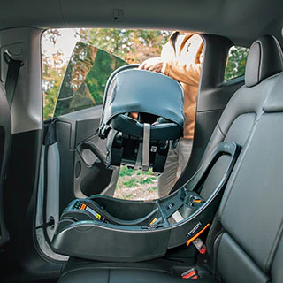 Chicco KeyFit Max Zip ClearLux Infant Car Seat w/base - Image 8