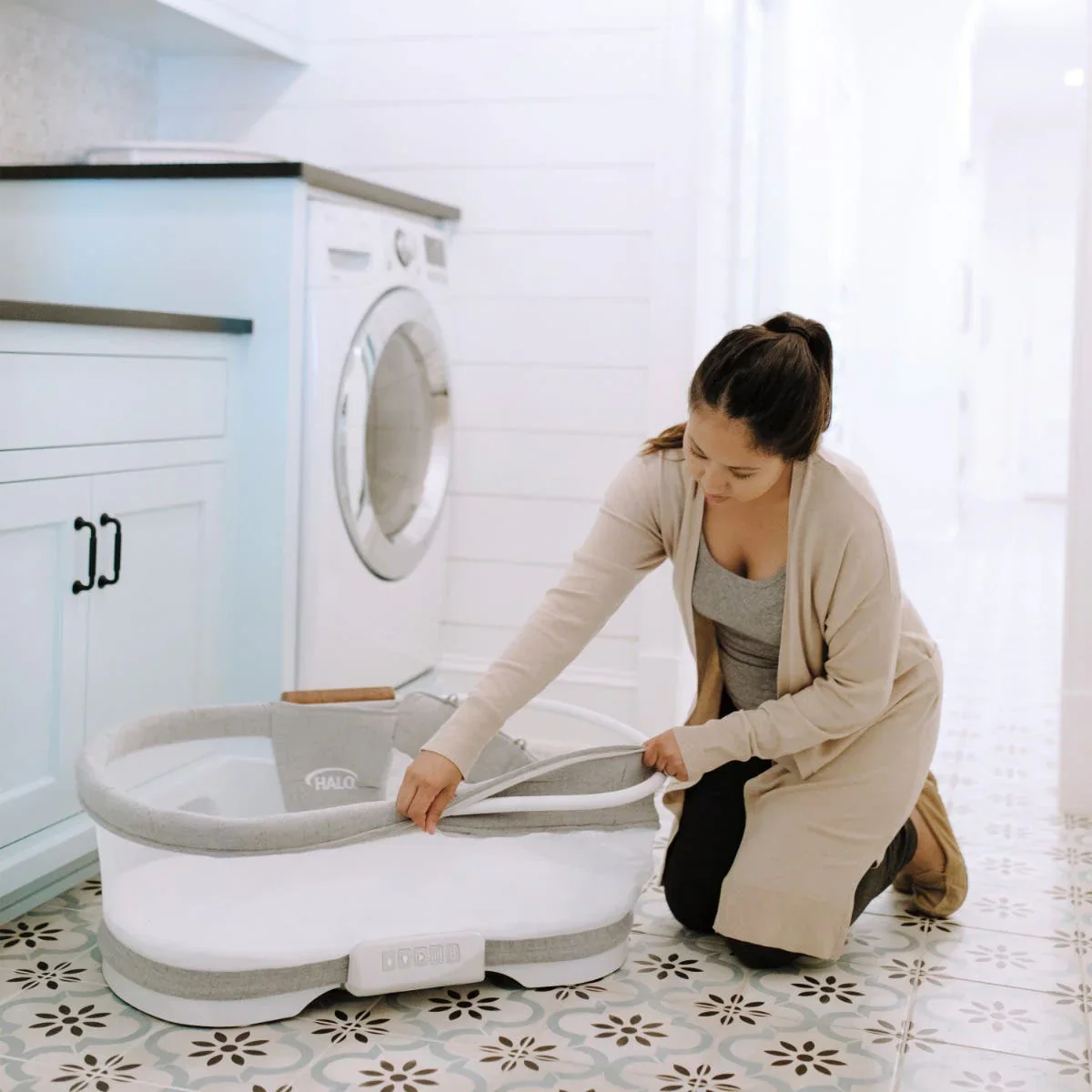 HALO BassiNest Swivel Sleeper Luxe Series - Image 13
