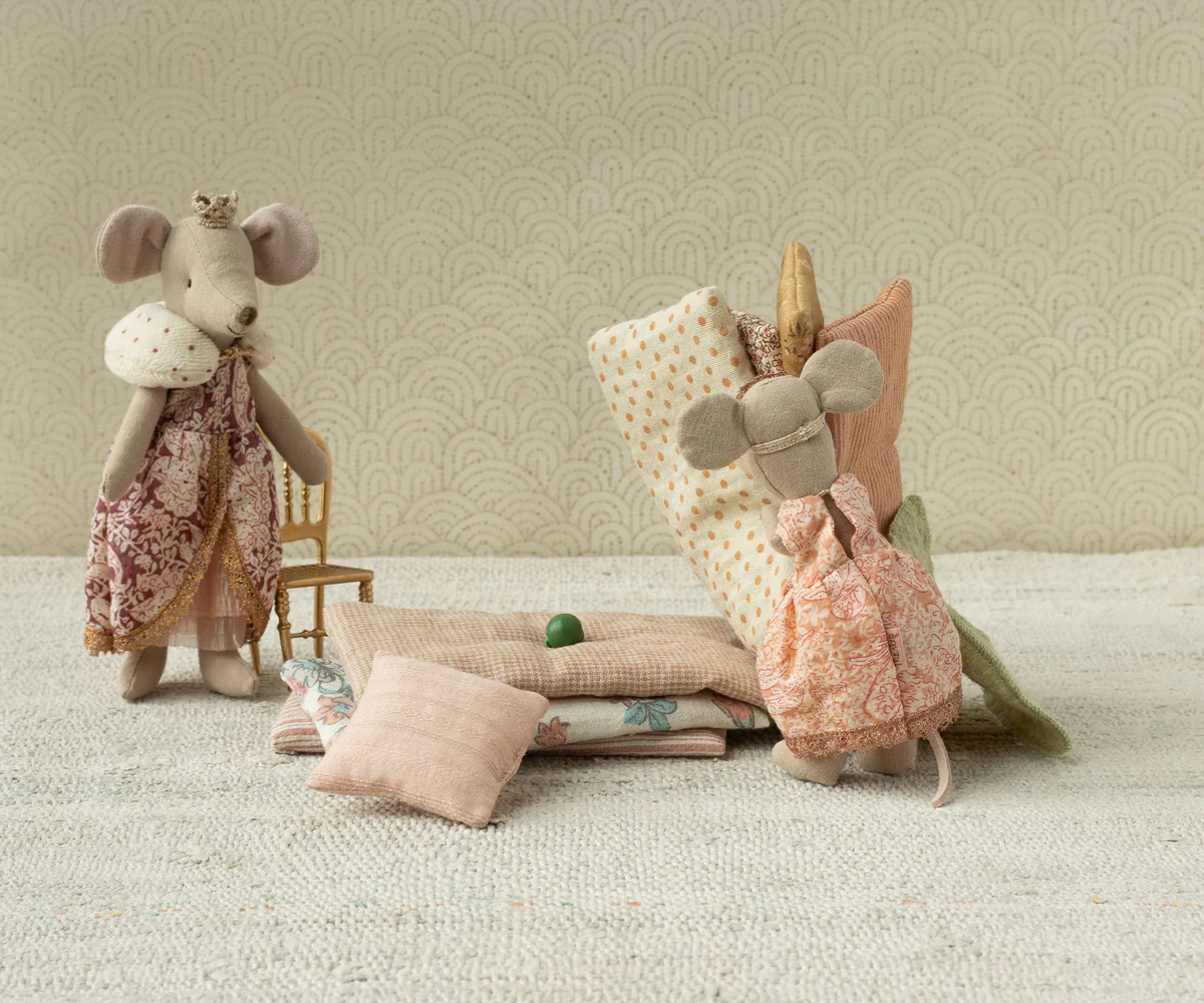 Maileg Big Sister Mouse - Princess and the Pea - Image 3