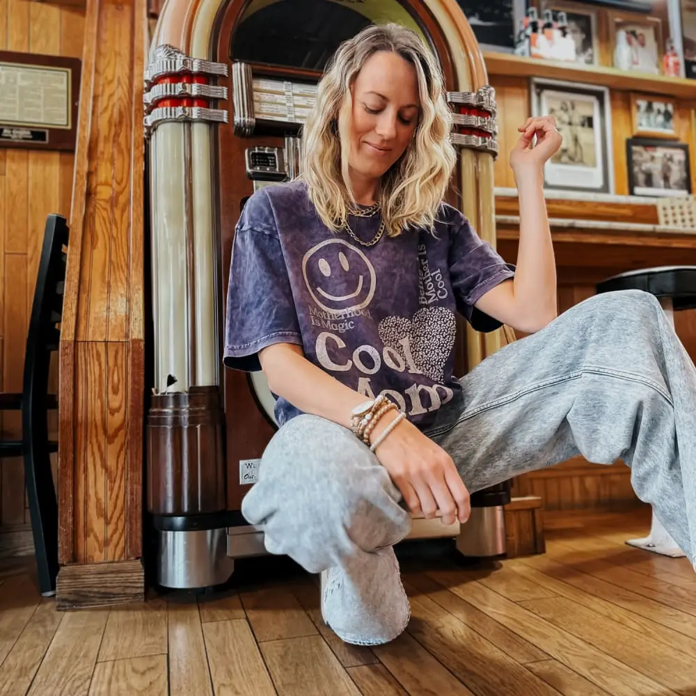 Mountain Moverz - She's A Cool Mom Vintage Tee - Image 2