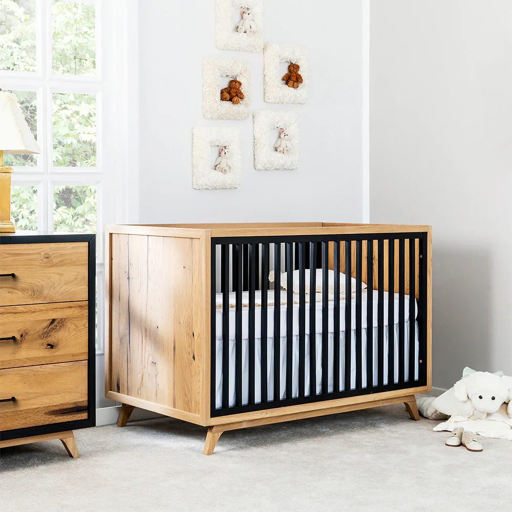 Romina Uptown Classic Crib - Image 3