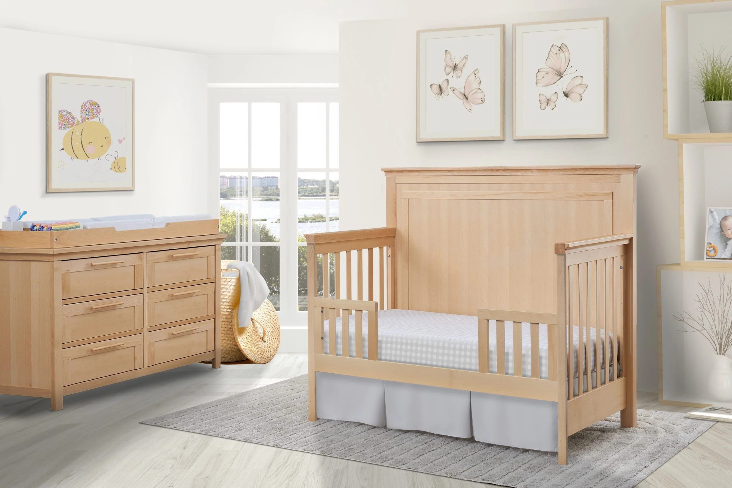 Sorelle Luna Convertible Crib and Dresser Set - Italian Made - Image 2