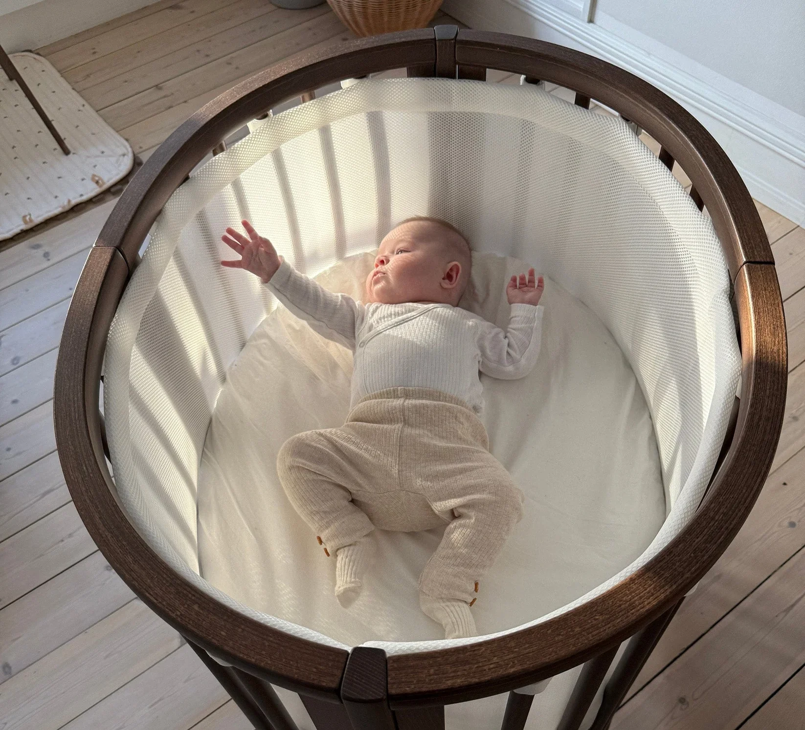 Stokke® Sleepi™ Mini Bundle Bassinet with Mattress V3 - Image 3