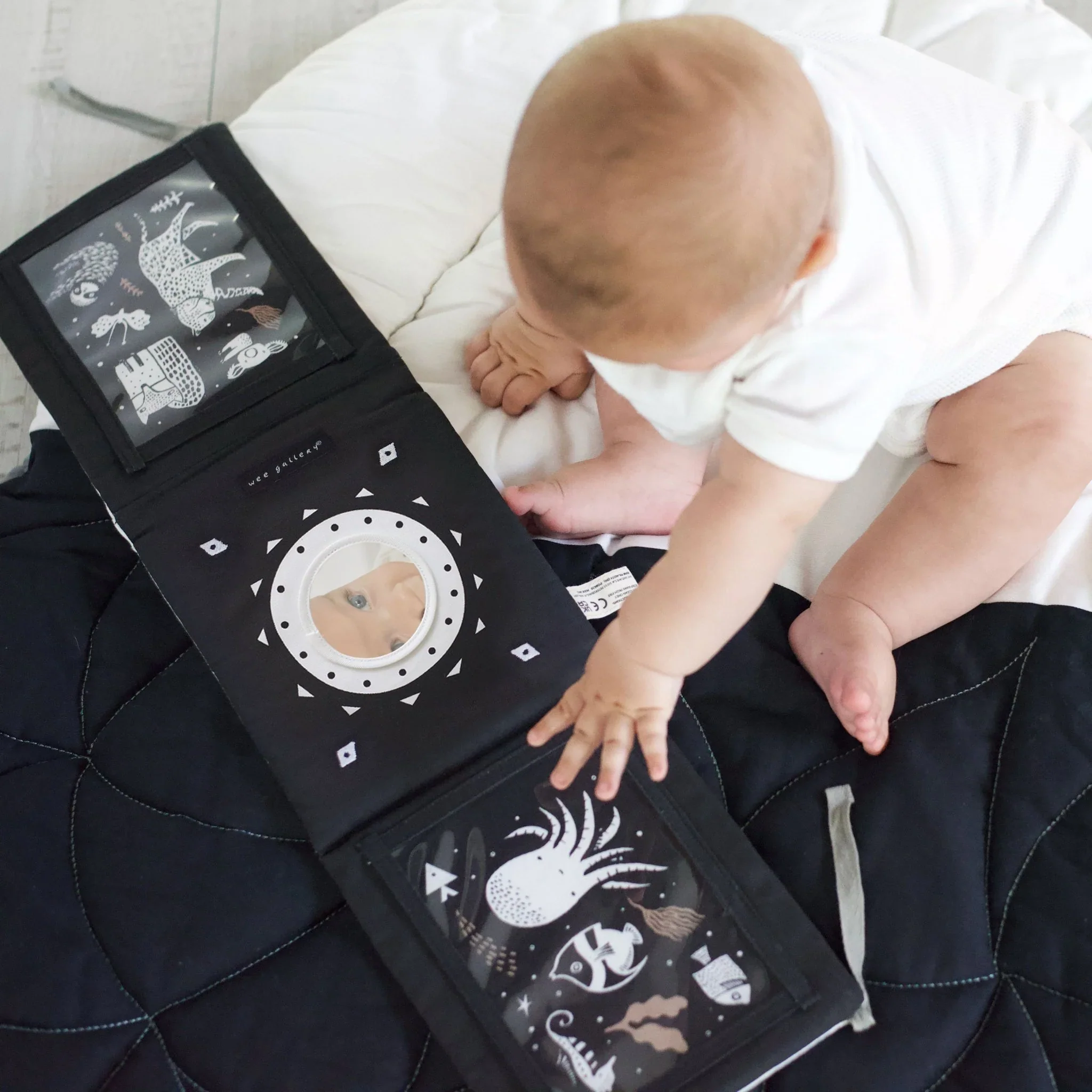 Wee Gallery Tummy Time Gallery w/ Mirror - Image 4